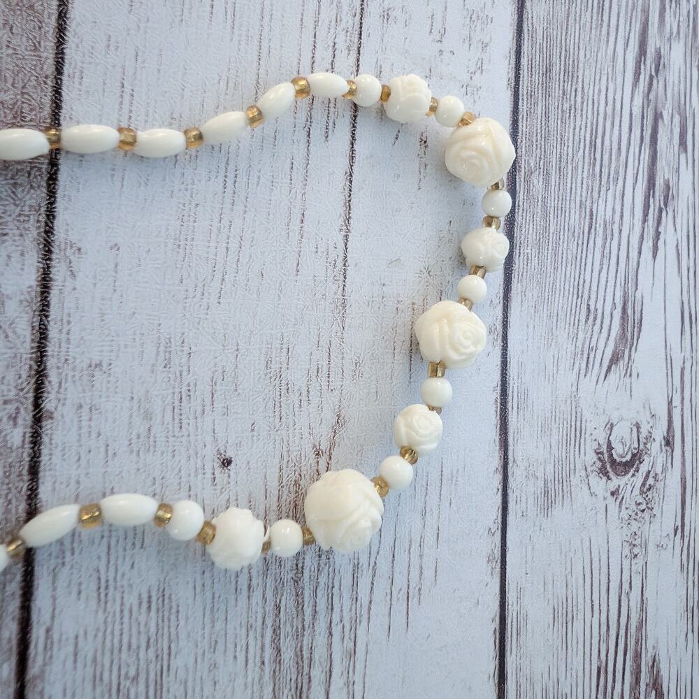 Vintage Bracelet - Cream Carved Beads - Dainty - Picture 7 of 7